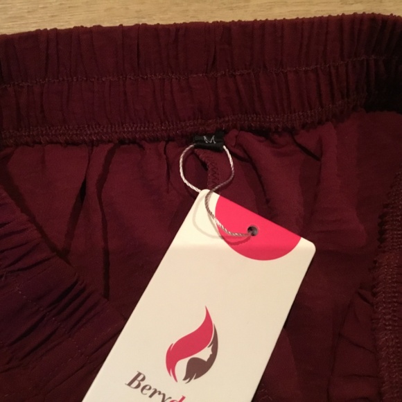 NWT Berydress Burgundy Maxi Skirt Size Medium - Picture 4 of 5